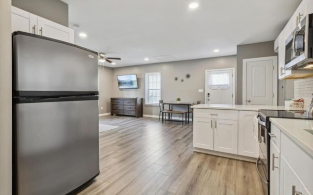 Buckroe Getaway- Walk to Beach dog Friendly