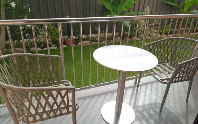 Hibiscus Suites And Residences