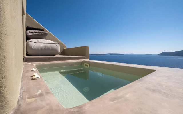 SantorOia Luxury Suites