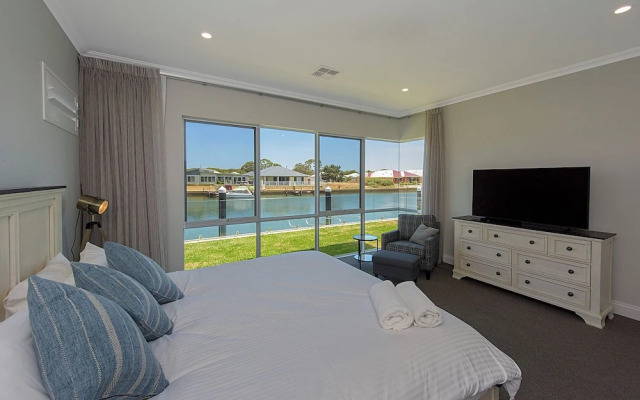 A Waterside Paradise