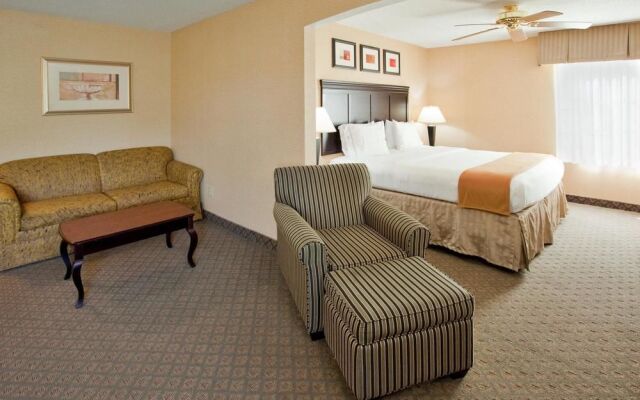 Days Inn & Suites South Boston