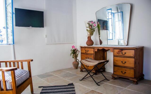 Cecilias Courtyard