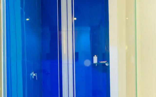 Deep Blue Condos - Entire
