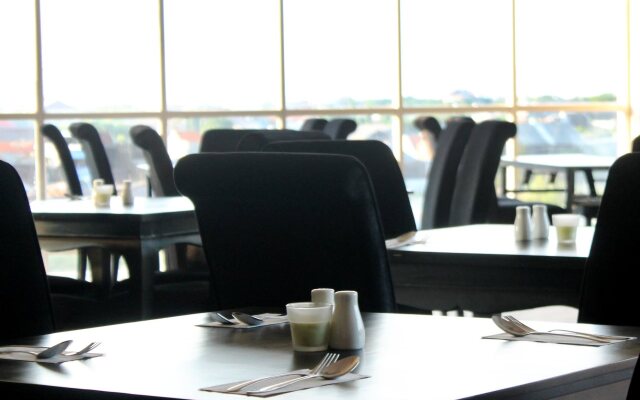 Hotel Gunawangsa MERR