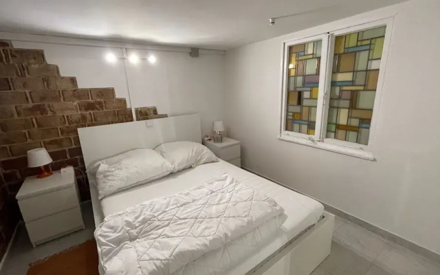 Cozy Furnished Basement Apartment