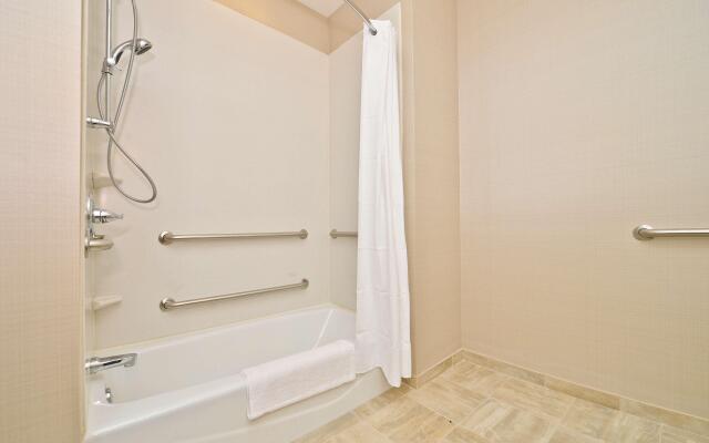 Green Mill Village Hotel & Suites, BW Signature Collection