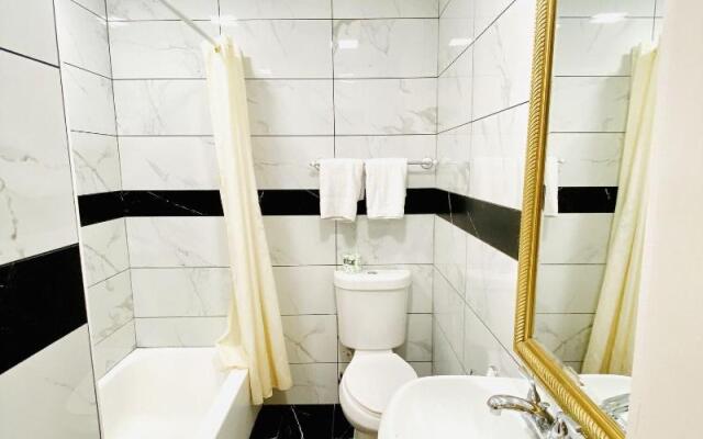 Casa Blanca Inn & Suites