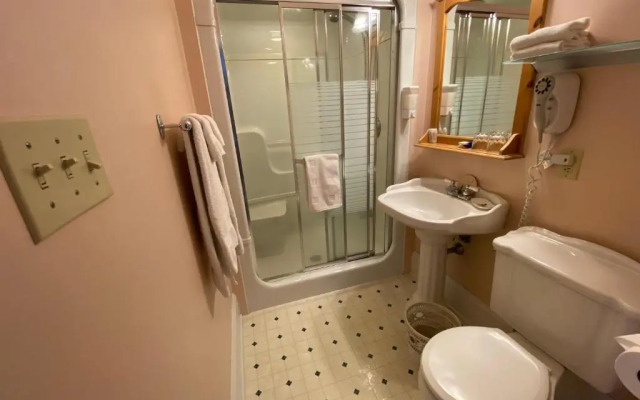 Bernard Gray Hall Bed and Breakfast