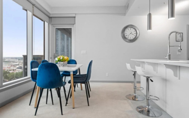 2BR 2BA Stampede and Calgary Tower View Free Park