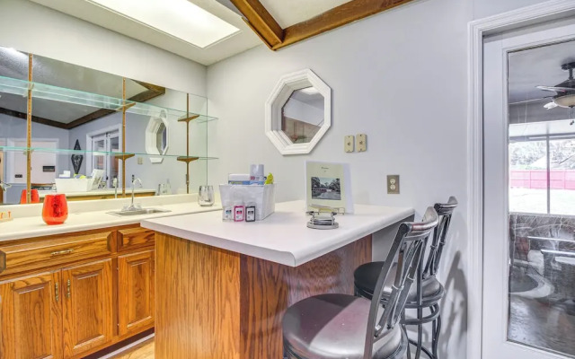 Pool + Gameroom: Family Fun Retreat in Hinesville!