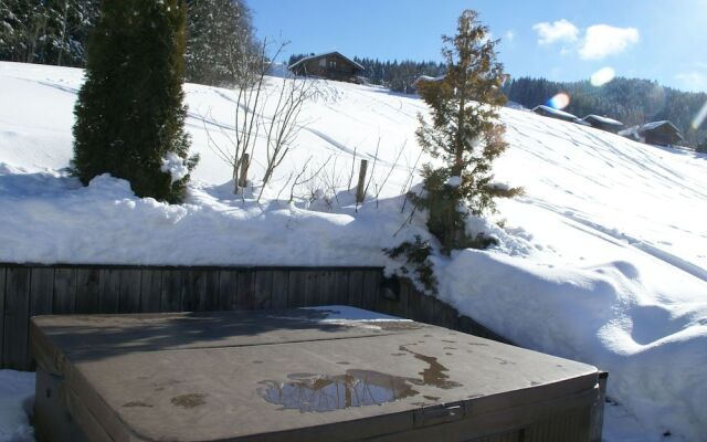 Sunny Chalet in Les Gets with Jacuzzi