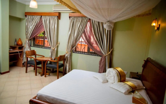Lush Garden Business Hotel