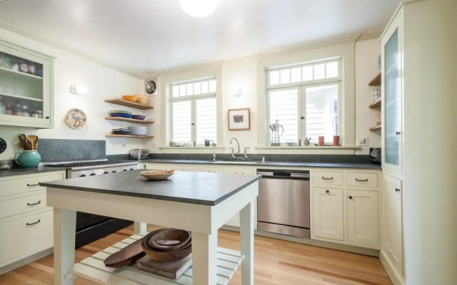 Wavecrest Walk Street by Onefinestay