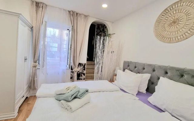 PLACE 4 U Studio Center