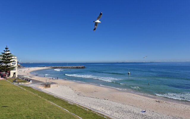 Cottesloe Beach Pines Apartment