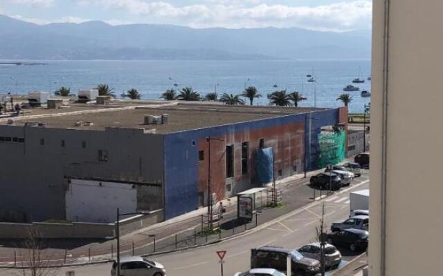 Appartement t4 spacieux 100m2 climatisé
