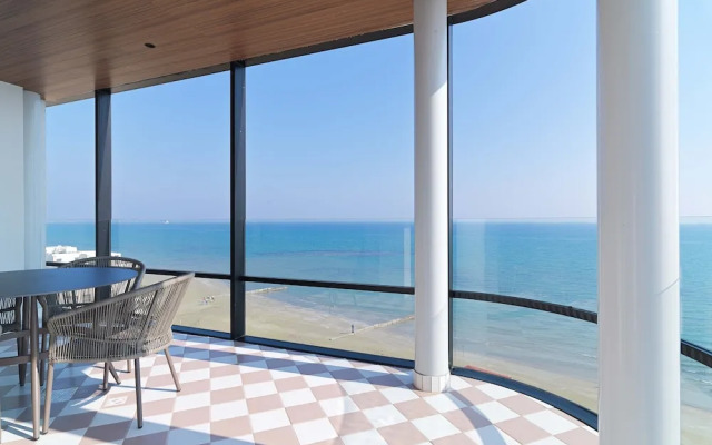 LIV Mackenzie Beach Suites