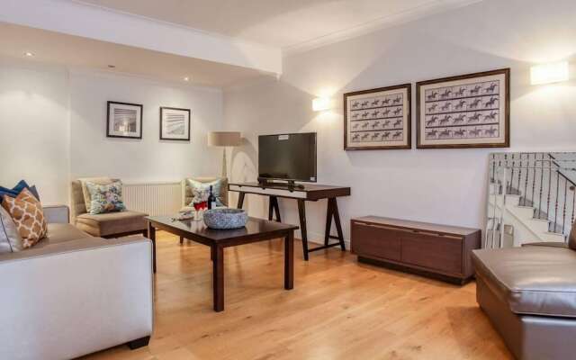 Bright and Cosy 3BR Mews House