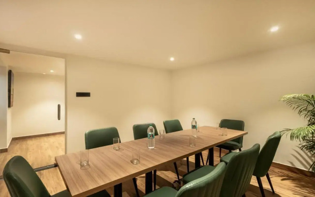 Treebo Premium Vapr Ashok Nagar