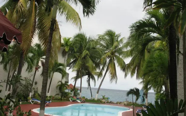 Chrisanns Beach Resort Apt 21