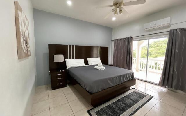 Luxury 5BD Villa - Massive Pool & Outdoor Vibe