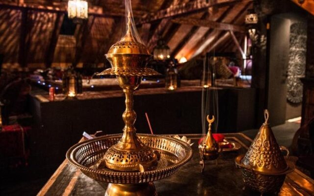 Bijou Hotel / Love and Romance