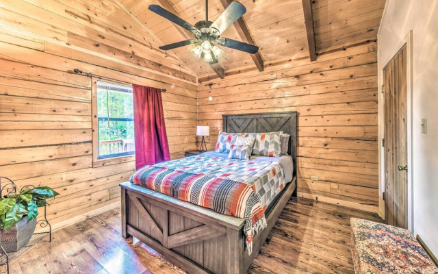 Updated Ruidoso Cabin w/ Spacious Deck & View
