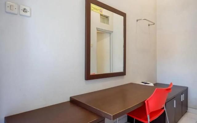 RedDoorz near Stasiun Tawang Semarang