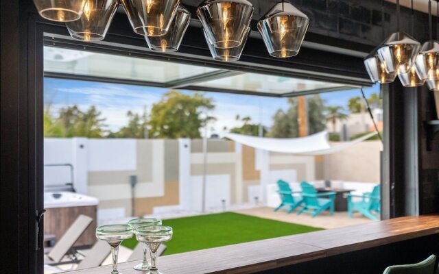 OldTown Lux 4BR/3BA HeatedPool+HotTub+GameRoom/14 by RedAwning