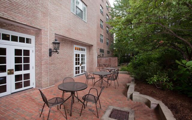 Hampton Inn & Suites Stamford