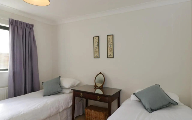 1A Erneston Crescent