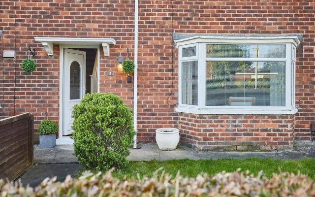 Host Stay Newsam Crescent