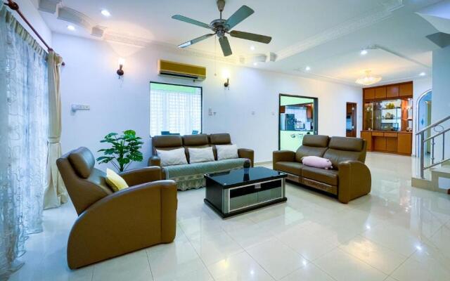 Tupai Mas Semi-D by LOUIS