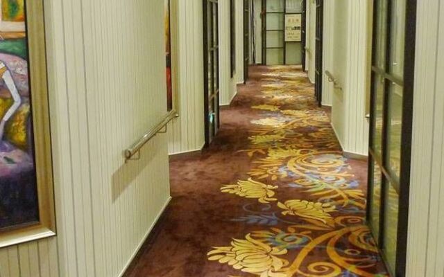 Cn Holiday Hotel