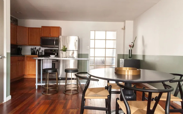 Domio Rittenhouse Square Charming 3BR Duplex + Deck