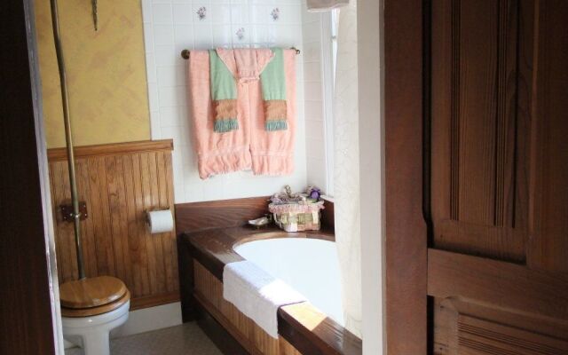 Robins Nest Bed & Breakfast