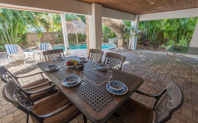 South Seas Apartment 6