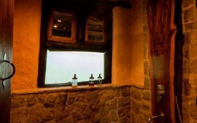 Pugdundee Safaris - Kanha Earth Lodge