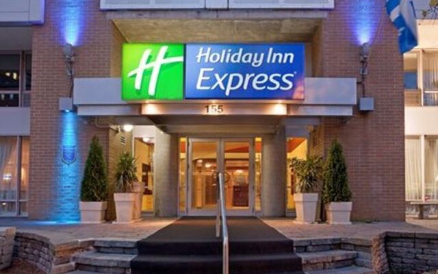 Hotel Faubourg Montreal - ex Holiday Inn Express Hotel & Suites Centr