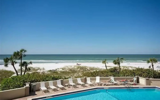 Siesta Beach Retreat Poolside 2BR Condo