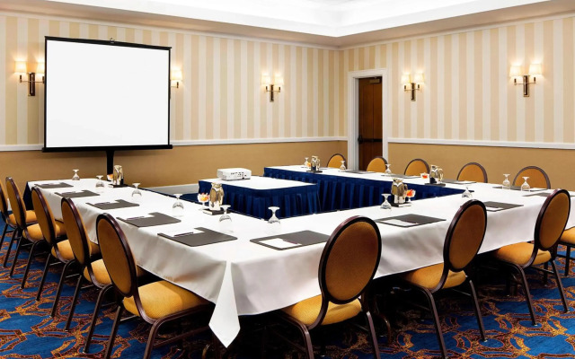 Sheraton Milwaukee Brookfield Hotel