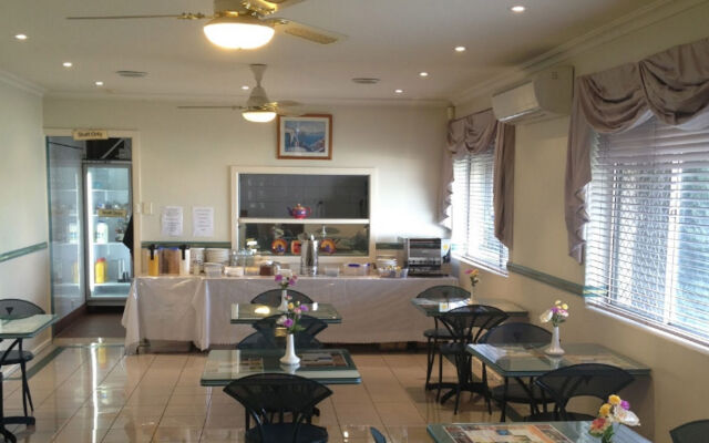 Crest Motor Inn