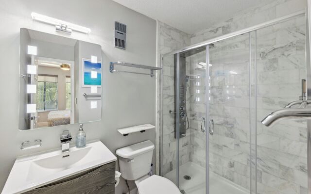 Seaside Bliss Retreat Coastal Condo for 6