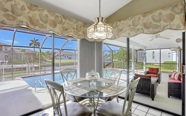 Quiet Waterfront Home With Pool, Dock and Bicycles