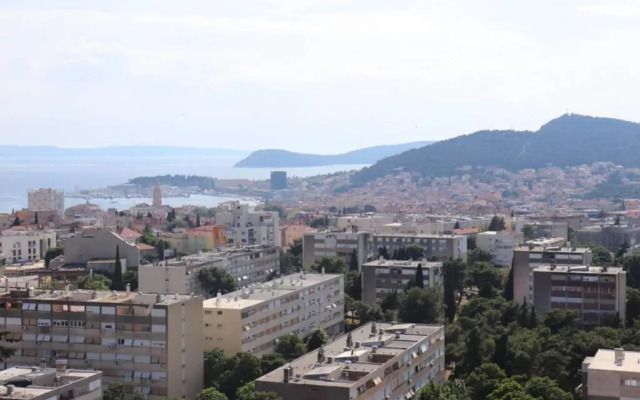 NEW! Top apartment, Split view from above