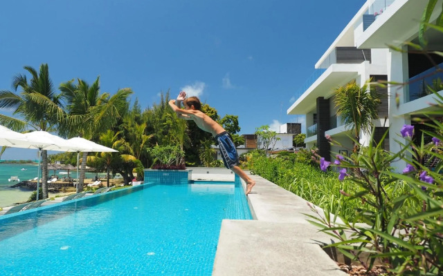 Myra Seafront Suites with Lov