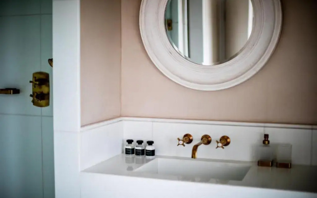 Monsieur George Hotel & Spa – Champs Elysées