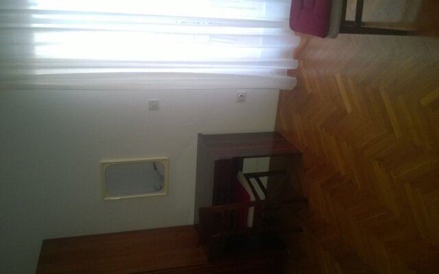 J & B Holiday House
