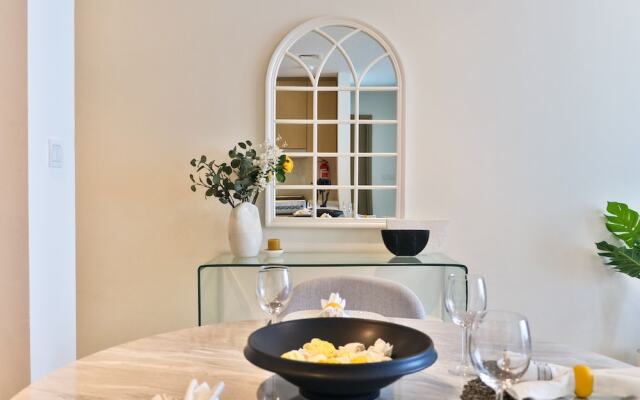 HiGuests - EMAAR 52-42