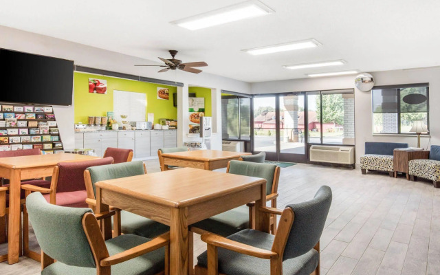 Quality Inn & Suites Metropolis I-24